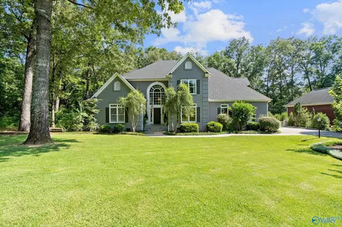 404 Ferncrest St, Hartselle, AL 35640