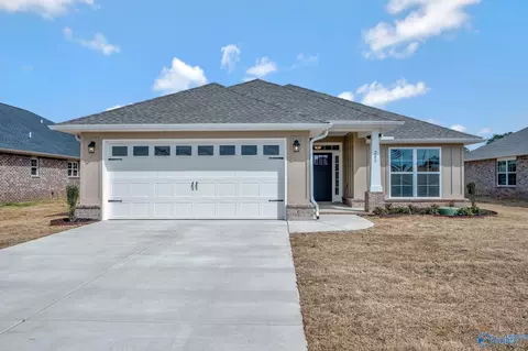 200 Rim Rock Cir, Huntsville, AL 35810