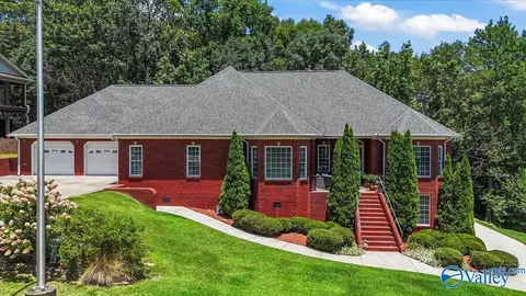 3044 Waterfront St, Guntersville, AL 35976