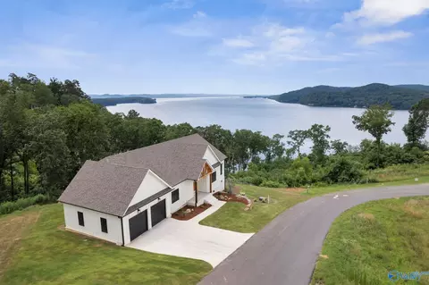 75 Ryan Dr, Guntersville, AL 35976