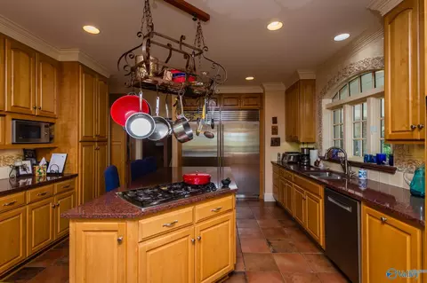 Kitchen - 367 N Mountain Dr, Trinity, AL 35673 photo 3 of 5