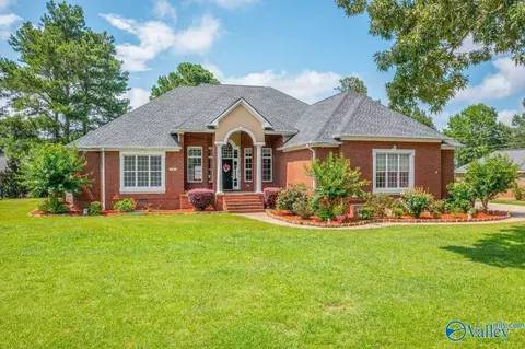 386 Wilson Cir, Gadsden, AL 35901
