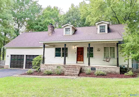 1341 Maple Ln, Arab, AL 35016