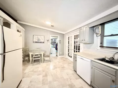 Kitchen - 89 Bell Dr, Trinity, AL 35673 photo 3 of 5