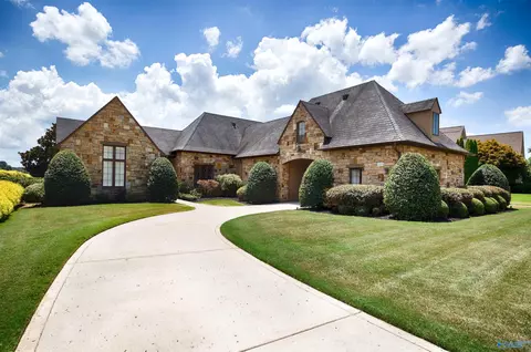 19 Lake Forest Blvd, Huntsville, AL 35824