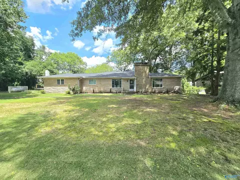614 6th St, Arab, AL 35016