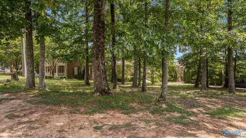 66 Ledge View Dr, Huntsville, AL 35802