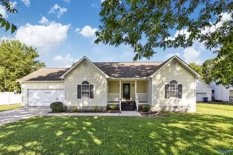 1215 Heatherwood Dr, Arab, AL 35016