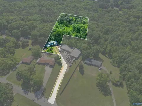 926 Shoal Creek Rd, Decatur, AL 35603