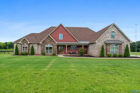 786 Steele Ln, New Market, AL 35761