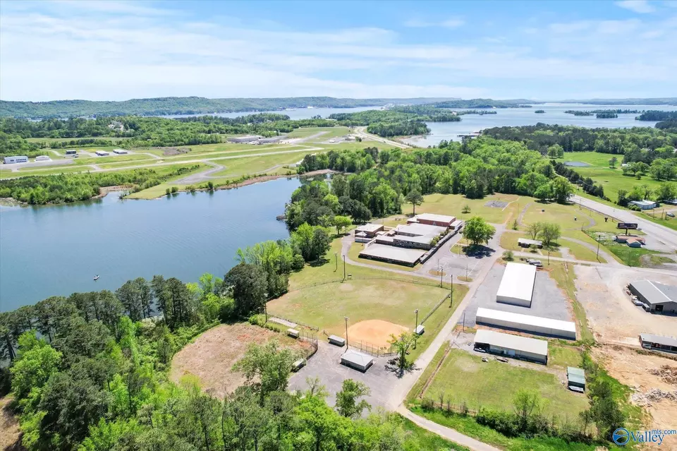  140 Claysville School Rd, Guntersville, AL 35976 photo 2