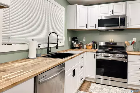 Kitchen - 252 N Greenway Dr, Trinity, AL 35673 photo 4 of 7