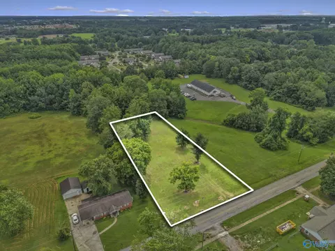 1817 Hine St S, Athens, AL 35611