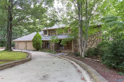 1618 Chandler Rd, Huntsville, AL 35801