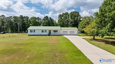581 4th St, Sylvania, AL 35988
