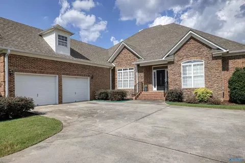 105 Brac Cir, Huntsville, AL 35824