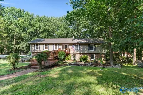 8412 Valley View Dr, Huntsville, AL 35802