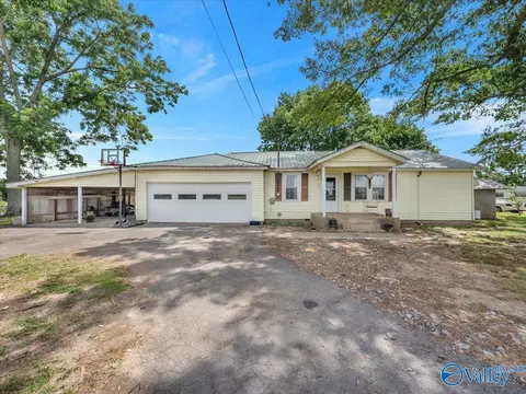 172 NW 5th St, Sylvania, AL 35988