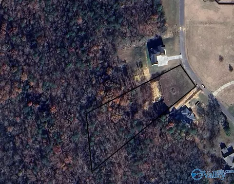 381 Worthington Ln, Guntersville, AL 35976