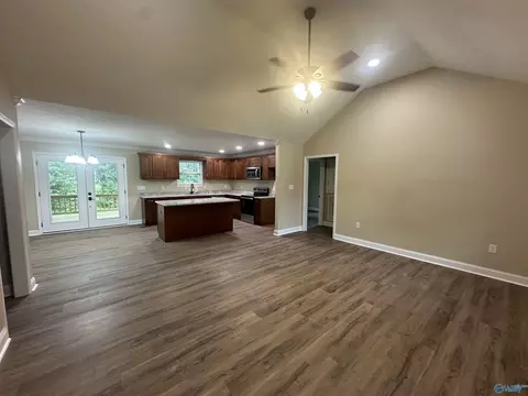 Living - 1609 Pine Pl, Southside, AL 35907 photo 4 of 6