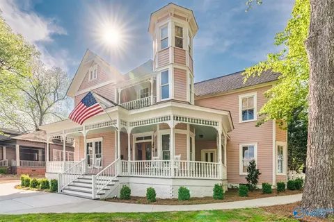 320 Blount Ave, Guntersville, AL 35976