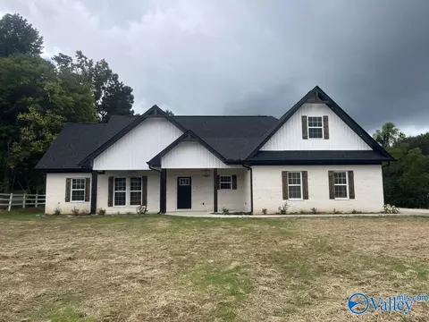 607 SW Crestman Dr, Arab, AL 35016