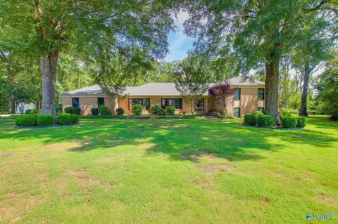 104 Cedar Ln, Moulton, AL 35650