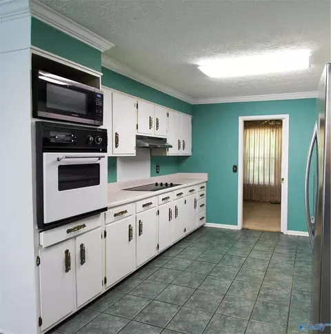 Kitchen - 2466 Highway 71, Dutton, AL 35744 photo 2 of 3