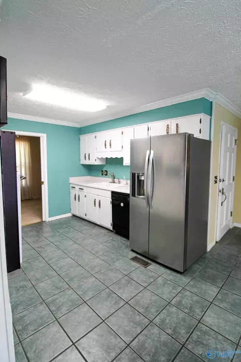 Kitchen - 2466 Highway 71, Dutton, AL 35744 photo 3 of 3