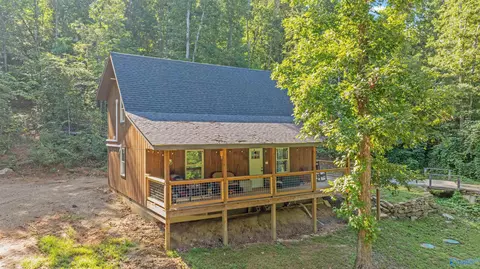 469 Hammond St, Valley Head, AL 35989