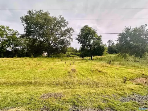 671 Hickory St, Boaz, AL 35956
