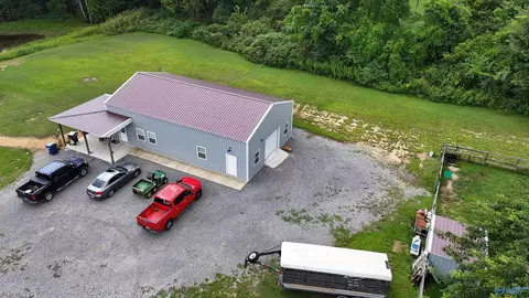 705 Vines St, Arab, AL 35016