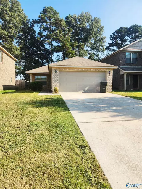 169 Sedgewick Dr, Owens Cross Roads, AL 35763