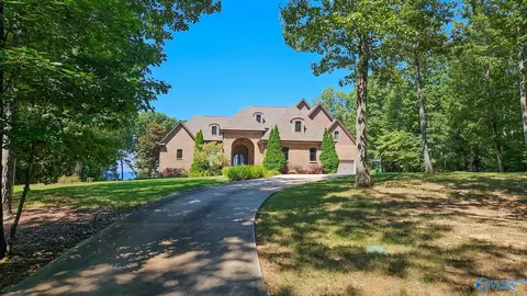 1000 Blowing Cave Rd, Gurley, AL 35748