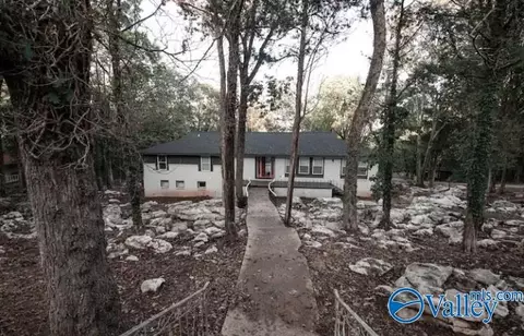 2106 Apache Rd, Huntsville, AL 35810