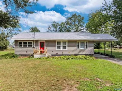 127 Graves St, Crossville, AL 35962