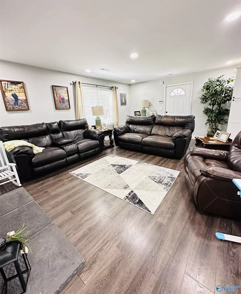 Living - 988 County Road 343, Russellville, AL 35654 photo 2 of 2