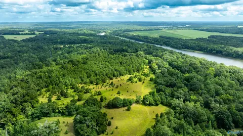 100 Rivers Reach Dr, Eufaula, AL 36027