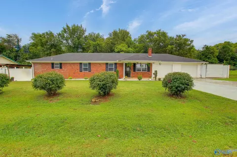 117 Ridgeway Dr, Moulton, AL 35650