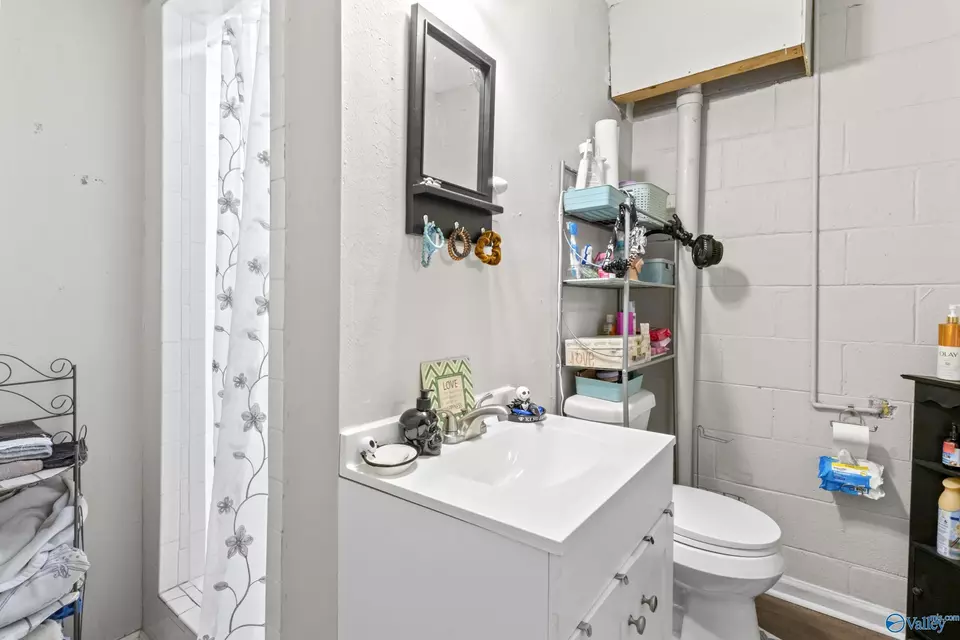 Bath - 3115 Fouche Dr, Huntsville, AL 35805 photo 2 of 2