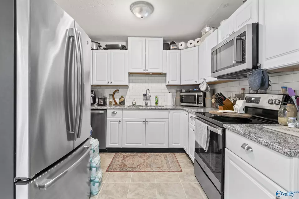 Kitchen - 3115 Fouche Dr, Huntsville, AL 35805 photo 2 of 2