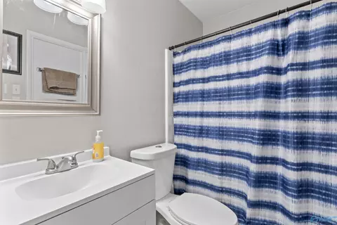 Bath - 3115 Fouche Dr, Huntsville, AL 35805 photo 1 of 2