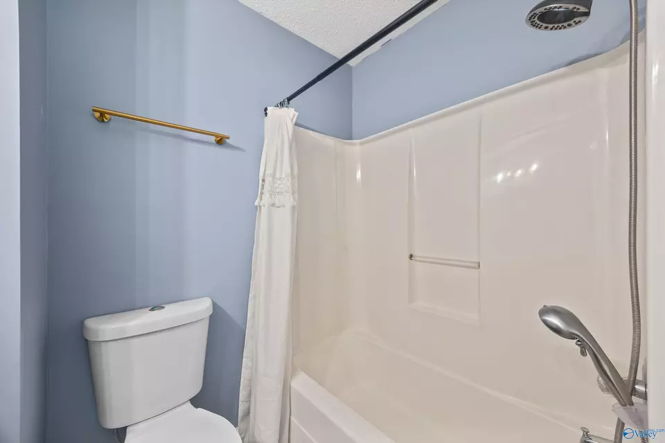 Bath - 107 Coppersmith Cir, New Market, AL 35761 photo 3 of 3