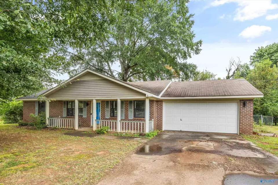 Exterior - 107 Coppersmith Cir, New Market, AL 35761 photo 2 of 6