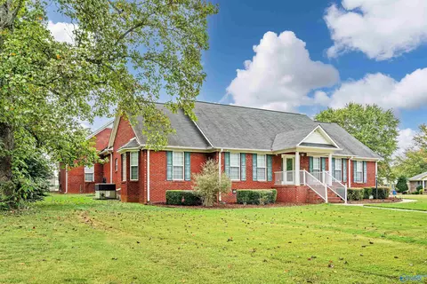 106 Hammons St, Athens, AL 35611