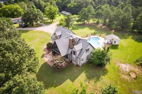 36 Rice Rd, Laceys Spring, AL 35754