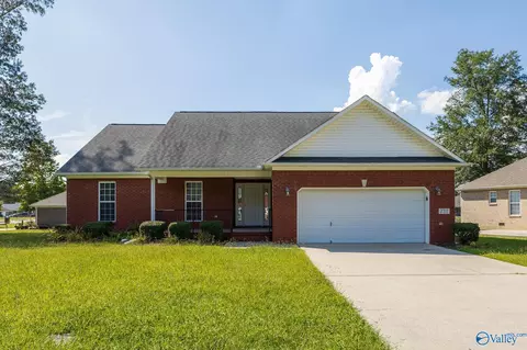 237 Chestnut Oak Cir, Owens Cross Roads, AL 35763