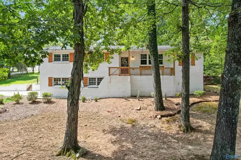 7916 Valley View Dr, Huntsville, AL 35802