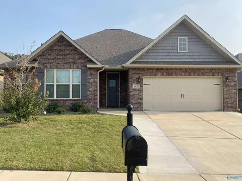 608 Magnolia Cove Ln, Hartselle, AL 35640