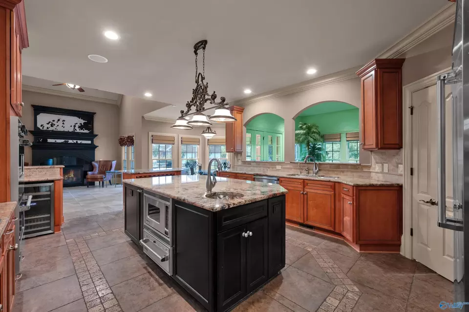 Kitchen - 10 Lake Forest Blvd, Huntsville, AL 35824 photo 3 of 4